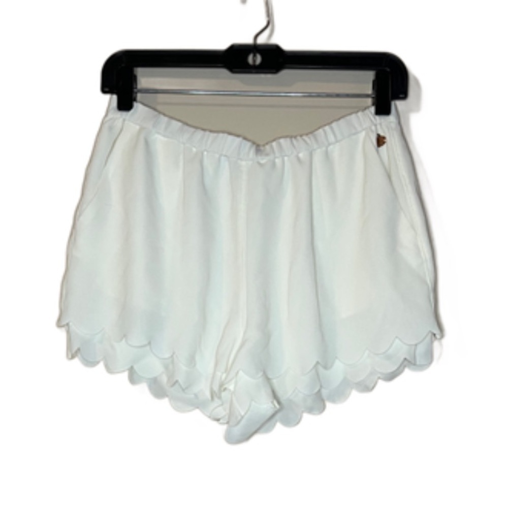 ⭐️ 3 For $15  Kendall & Kylie White Scalloped Hem Shorts